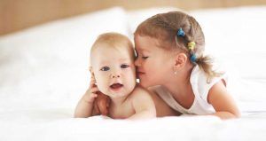 Cómo evitar los celos de tu primer hijo al tener un segundo bebé