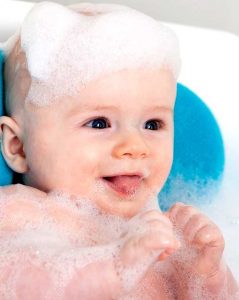 Primer baño del bebé – Todo lo que debes saber – Guía definitiva